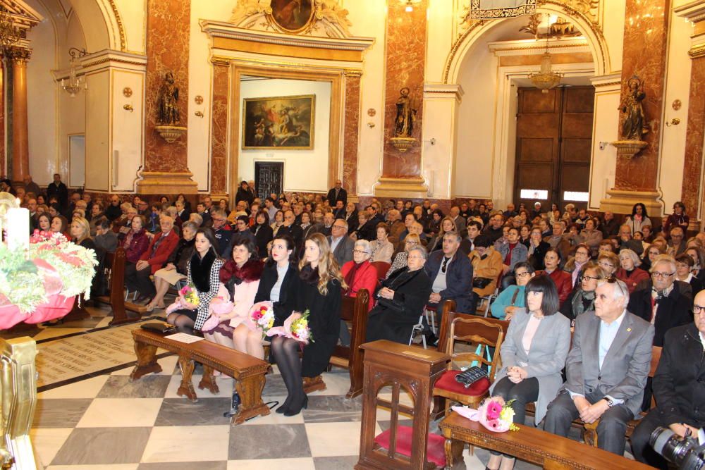 Ofrenda de las falleras mayores de Primera A el 1 de Enero