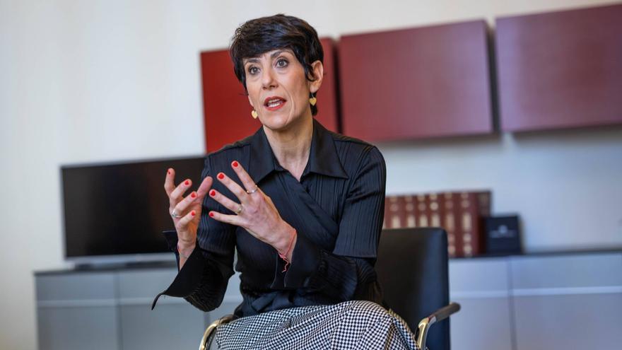 Entrevista a la ministra Elma Saiz: "Para fin de año Catalunya podrá aprovechar el recurso de las mutuas"