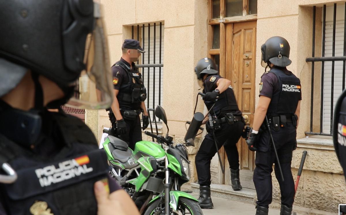 Desahucio por la fuerza de una pareja y sus dos hijas menores en La Florida