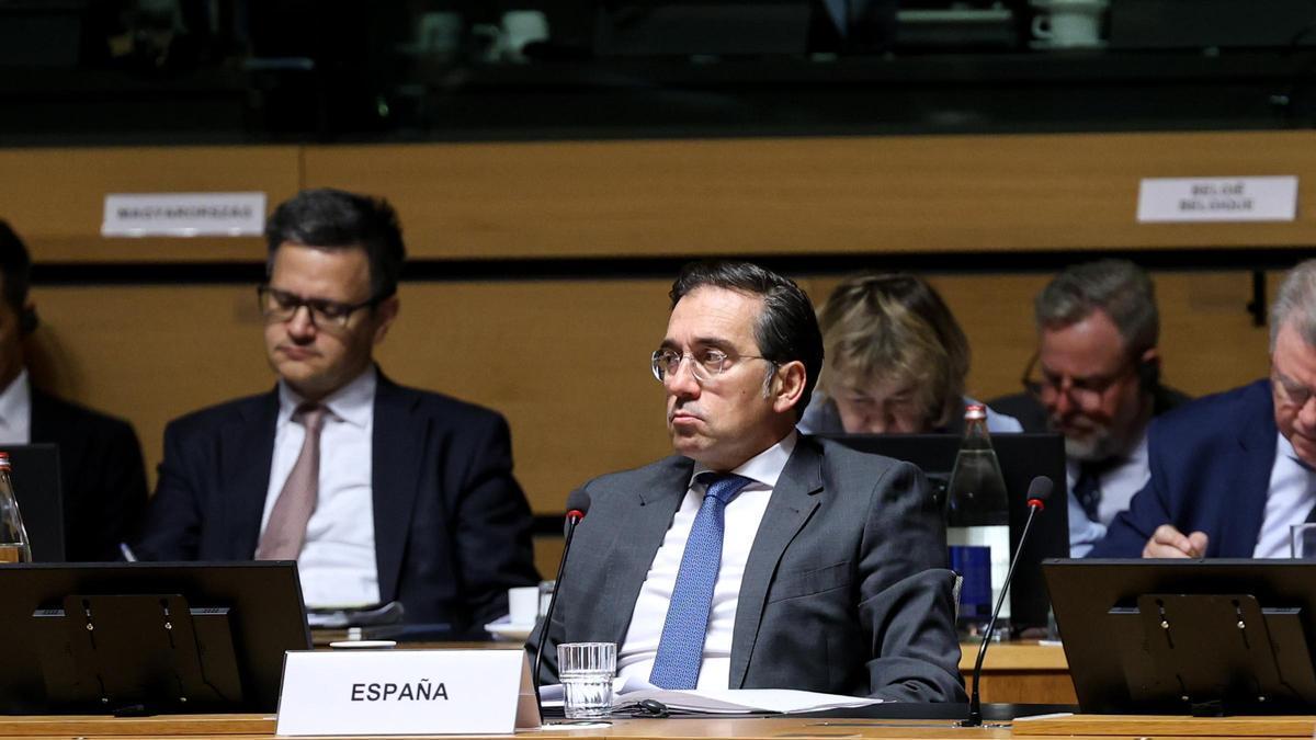 El ministre d'Exteriors espanyol, José Manuel Albares, en una reunió del Consell d'Exteriors de la UE