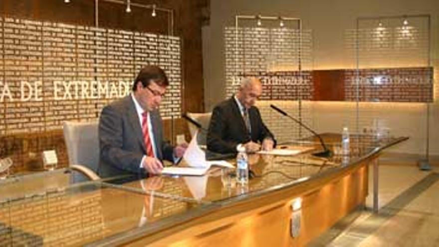 Extremadura e ICO firman un acuerdo para facilitar el acceso a créditos a pymes y autónomos