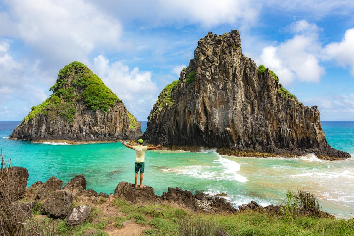 Fernando de Noronha, Brasil. Turquoise water around the Two Brothers rocks, UNESCO World Heritage Site, Brazil, South America. South America.