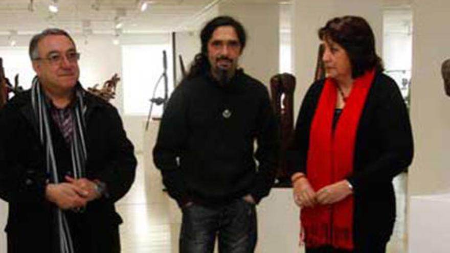 Marià Torres, Pedro Juan Hormigo y Lina Sansano, ayer en el centro cultural S´Alamera.