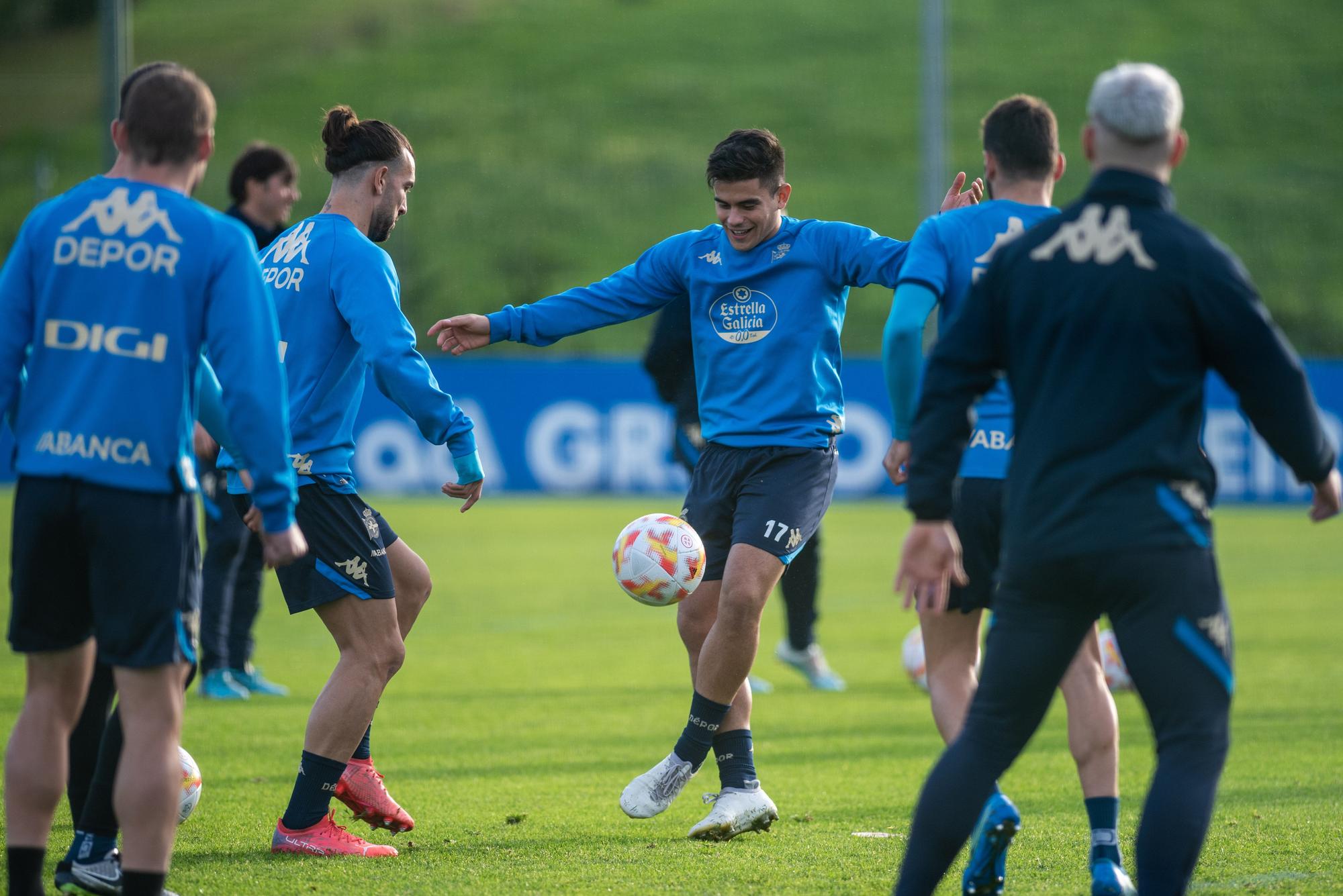 Deportivo: Óscar Cano rebaja la intensidad del entrenamiento