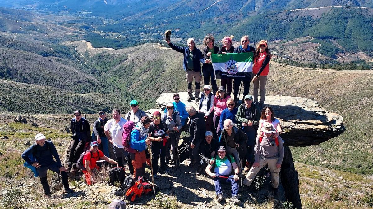 Participantes de la ruta en Ovejuela que llevó a cabo CECA en marzo.