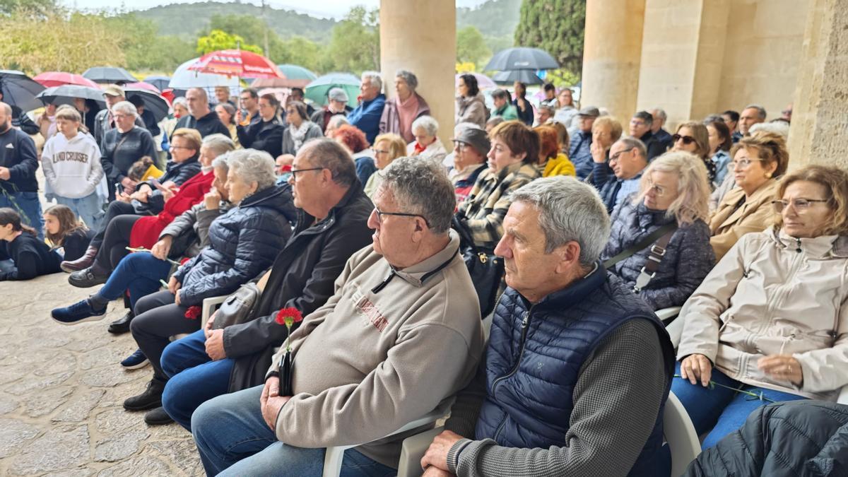 FOTOS | Unas 300 personas rinden homenaje a las víctimas de la represión en Son Coletes