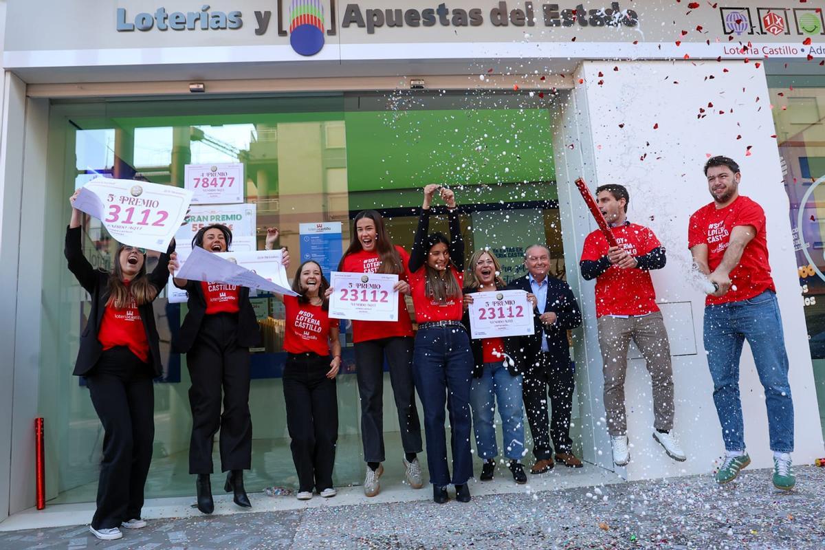 Así han celebrado el tercero, un cuarto y dos quintos caen en Loterías Castillo en Alaquàs