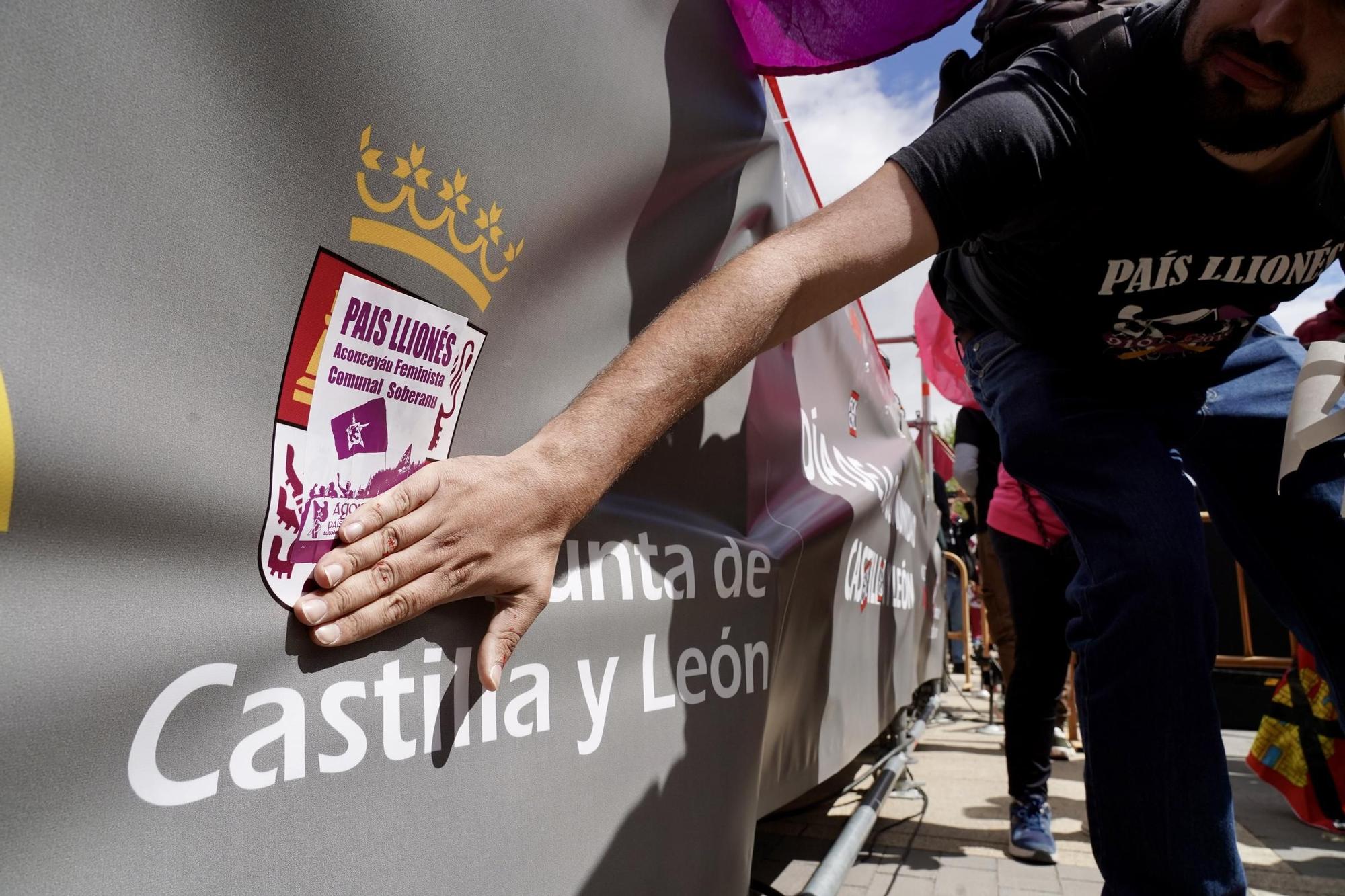 GALERÍA: Así han sido las protestas en León que han obligado a suspender los actos por el Día de la Comunidad