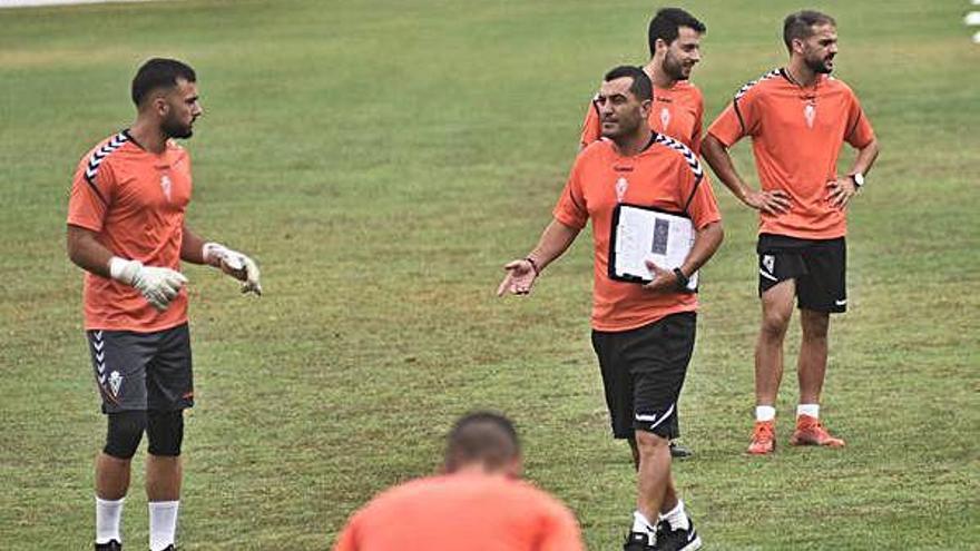 El Real Murcia vuelve el lunes al trabajo tras cinco meses con veinticinco jugadores