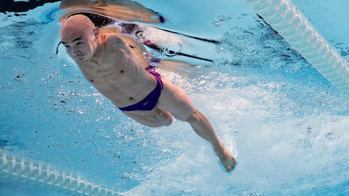 El chino Guo, con su peculiar técnica de natación