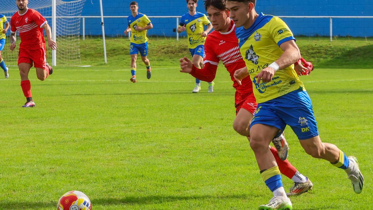 Noel Chaves durante un encuentro anterior del Cambados.