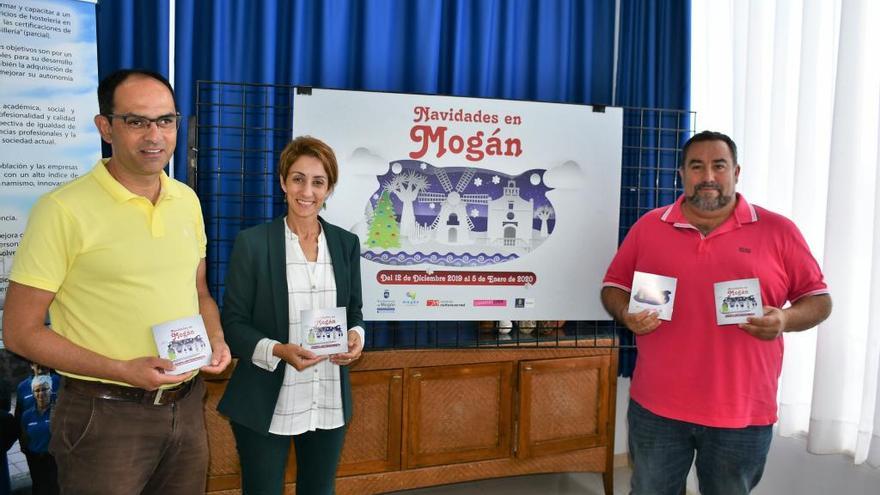 De izq a drc.Concejal de Desarrollo Rural, Ernesto Hernández, alcaldesa Bueno y concejal de Festejos, Víctor Gutiérrez. Presentación programa de Navidad de Mogán 2019.