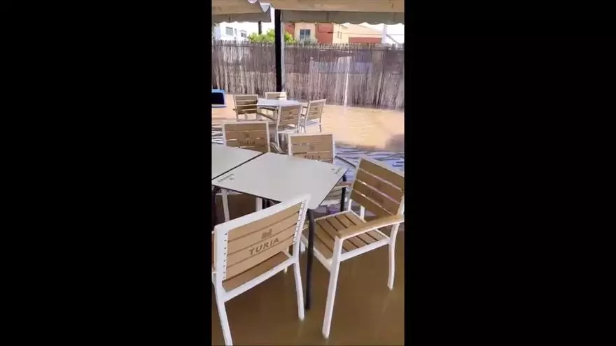 Bar inundado en el polígono de Silla