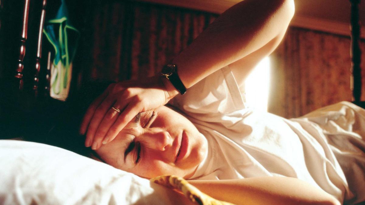 El dolor de cabeza intenso y repentino puede ser signo de alerta ante un posible ictus.