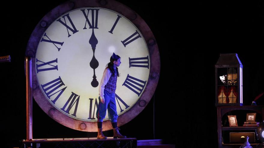 Una nieta de Julio Verne guía a 3.000 escolares al teatro