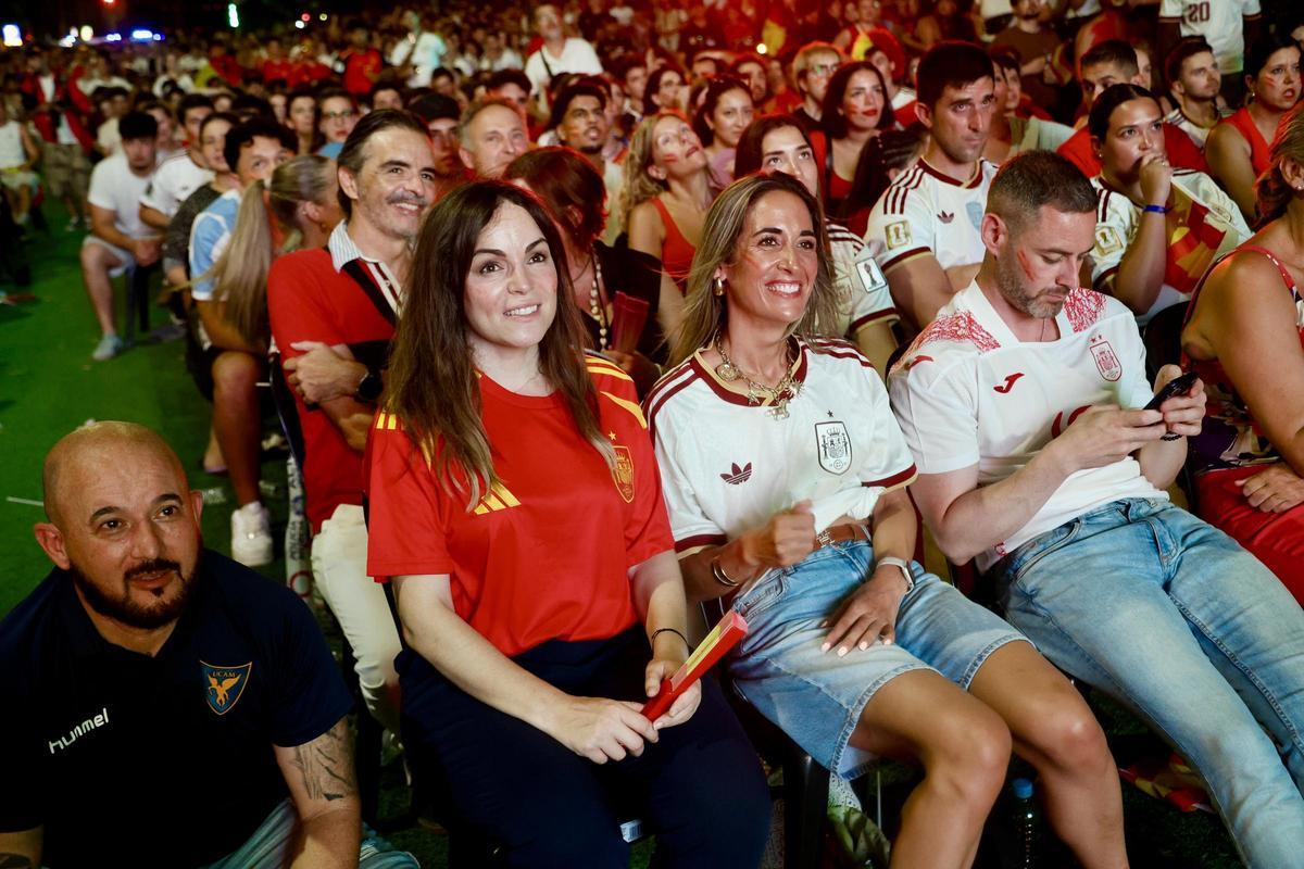 Las mejores imágenes de la afición española en la avenida Teniente Flomesta Las mejores imágenes de la afición española en la avenida Teniente Flomesta