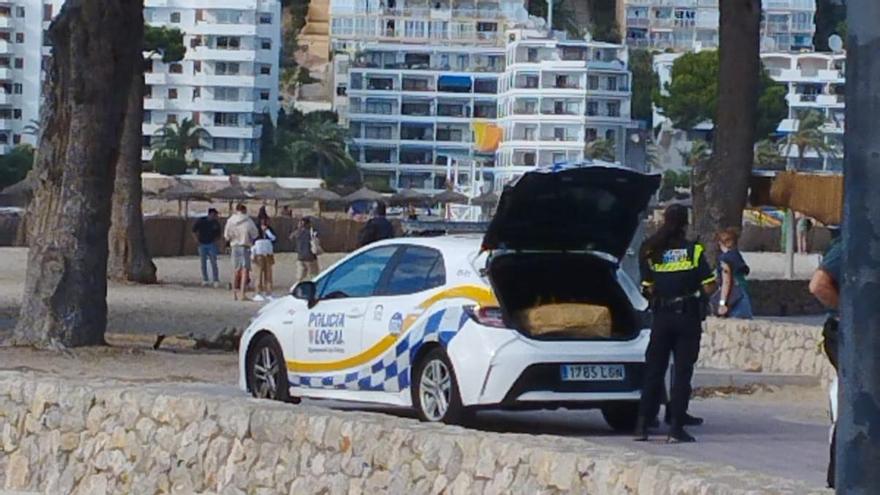 Helicópteros y patrullas de la Guardia Civil y agentes de la Policía Local de Calvía localizan más fardos con hachís en Santa Ponça