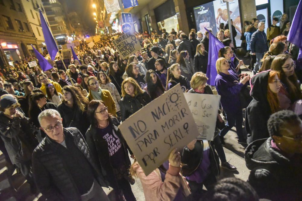 GALERIA | Manifestació feminista pel 8M a Manresa