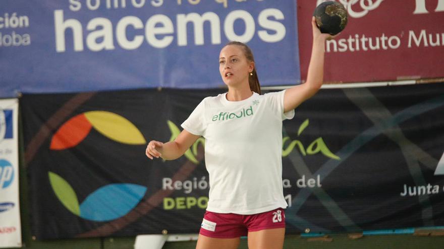 Ángela Ruiz, en una sesión de entrenamiento en el pabellón de La Fuensanta.