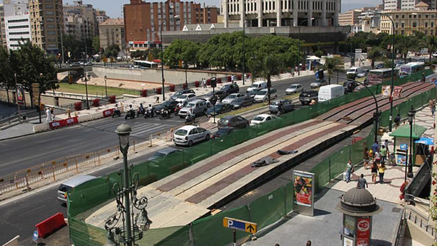 Puente. El tráfico en el puente de Tetuán se resintió del retraso.