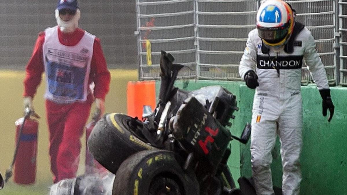 Alonso, tras el accidente de Melbourne.