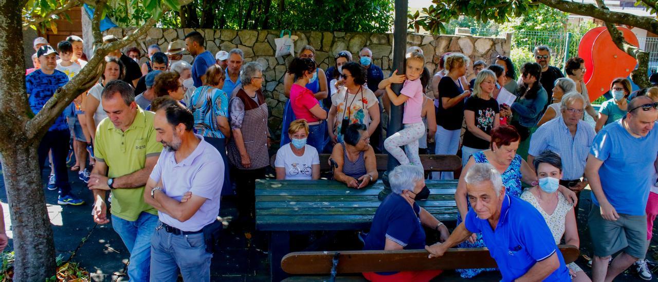 Los vecinos de Coaxe que protestan contra la posible instalación de un almacén de pirotecnia convocan una concentración.