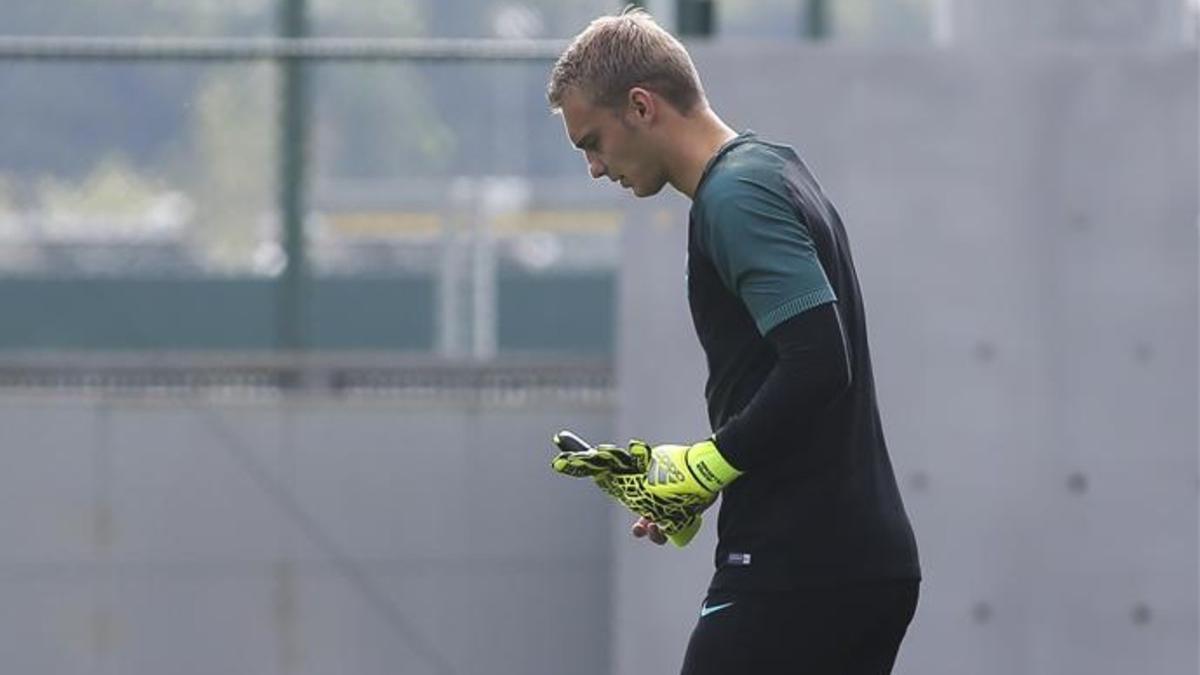 Cillessen, en un entrenamiento con el Barça