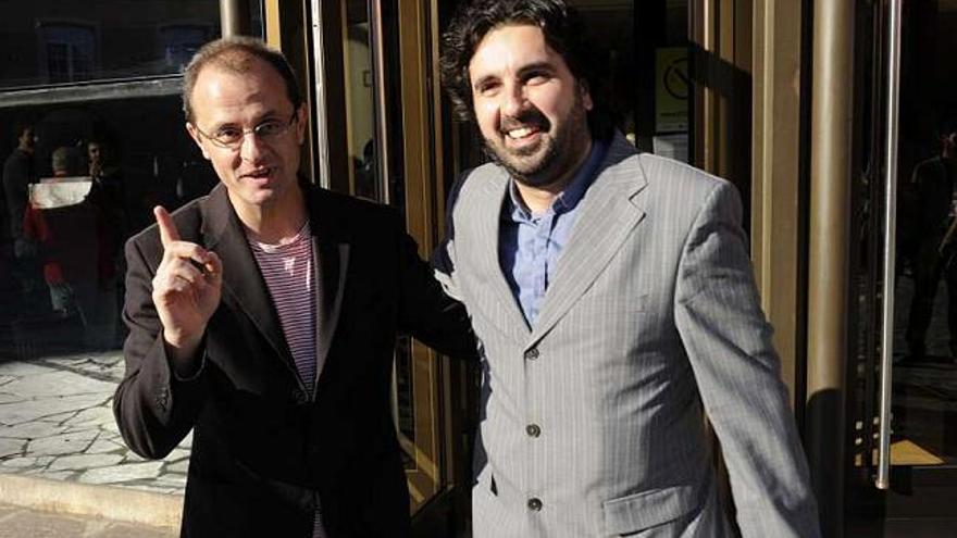 Xosé Manuel Carril y Afonso Sánchez Regueiro, minutos antes de la asamblea del BNG. / víctor echave