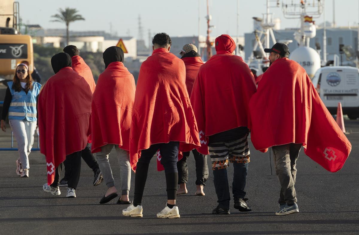 Salvamento Marítimo rescata una patera con 40 migrantes al norte de Lanzarote
