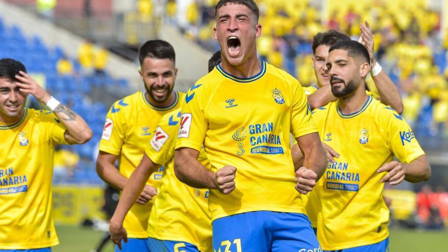 Juanma Herzog celebra con efusividad su gol, el segundo de la UD Las Palmas al Villarreal CF, en el día de su debut en Primera División. | | ANDRÉS CRUZ