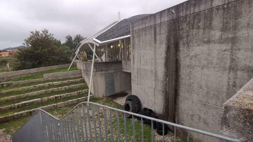 Piscina de A Balea, en Cangas. // Santos Álvarez