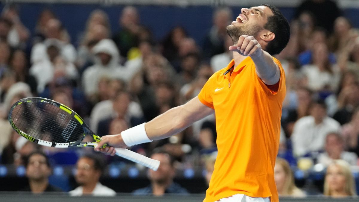 Alcaraz gana a Fonseca en un tercer set de desempate en la exhibición de Miami
