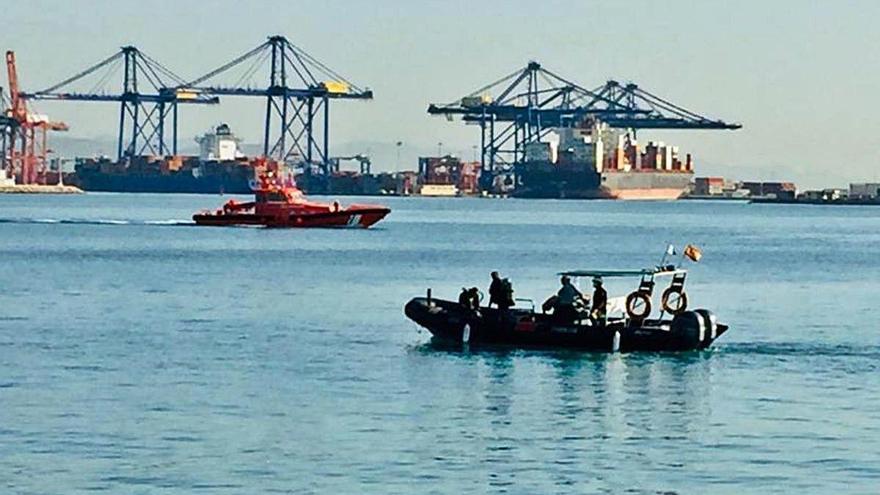 Dos niños se ahogan tras saltar al agua en el Puerto de Valencia para no ser repatriados