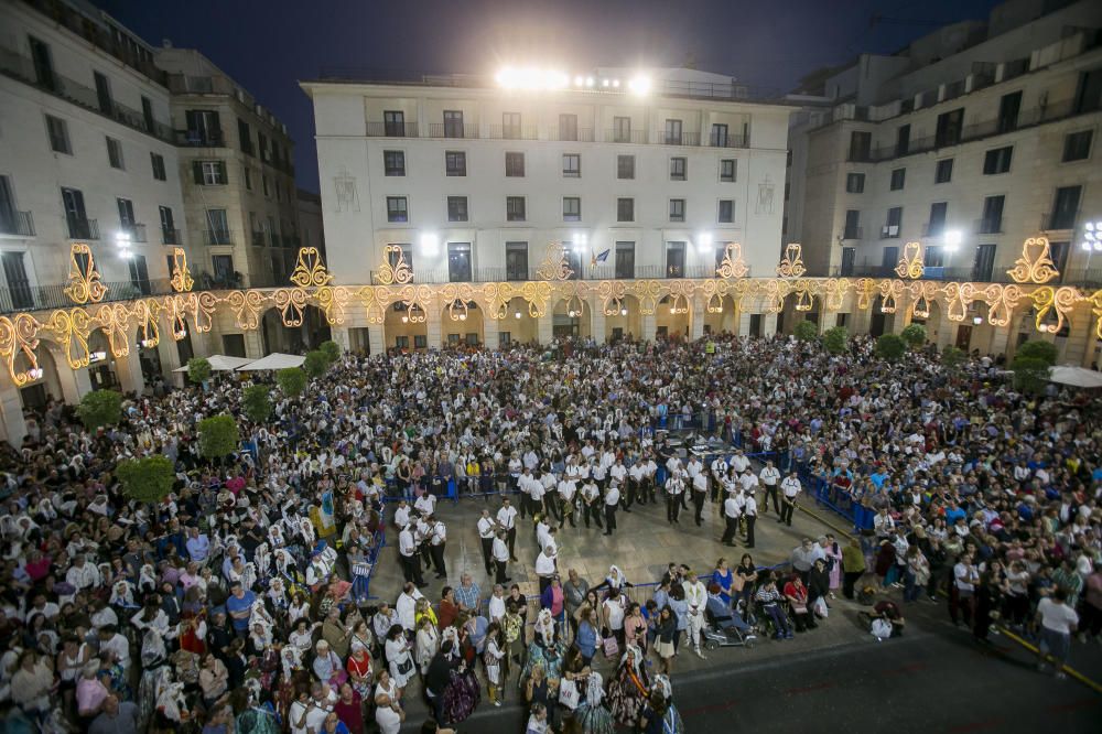 El pregón de las Hogueras 2019 da la bienvenida al Fuego a la ciudad de Alicante