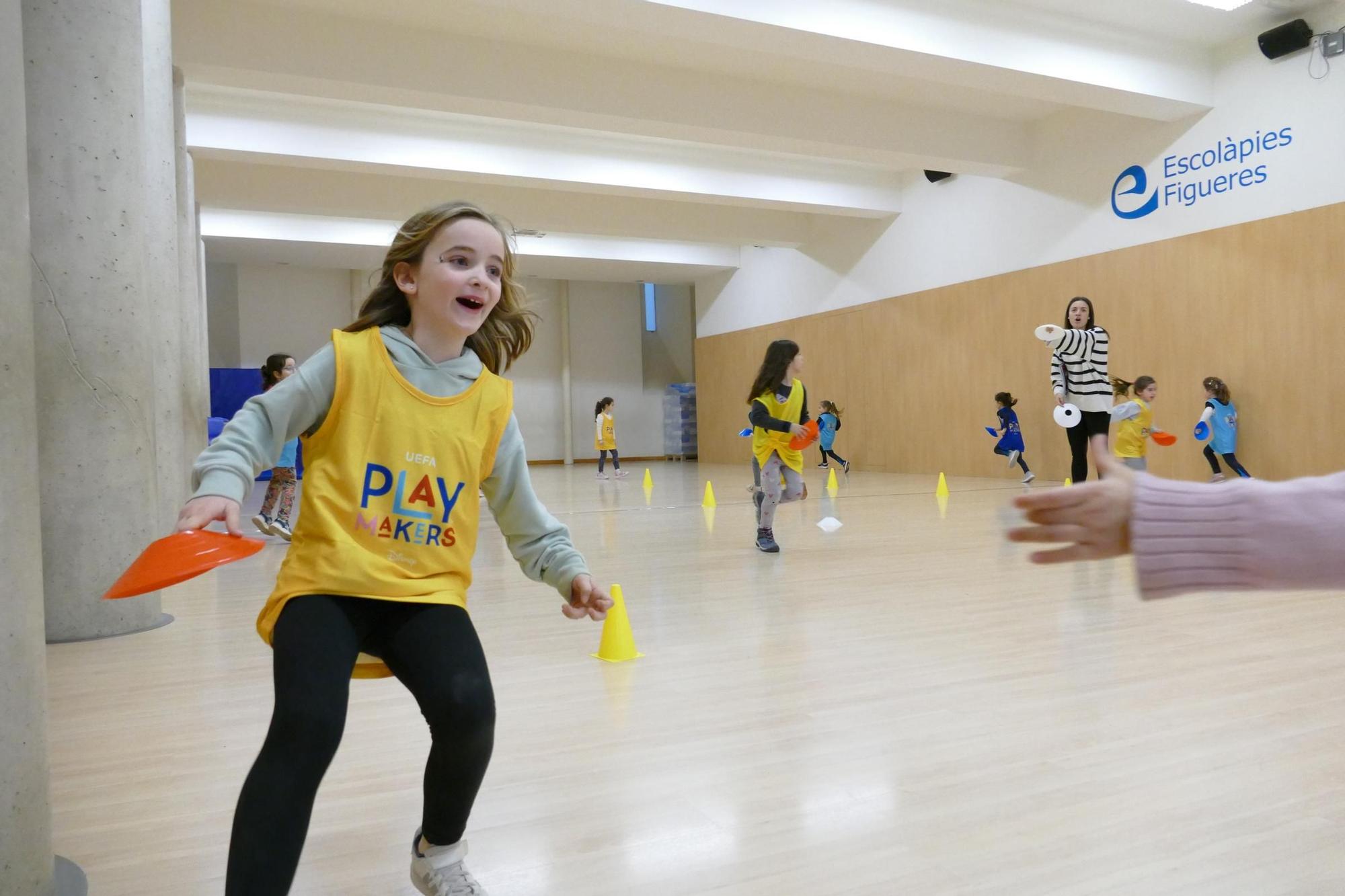 Escolàpies Figueres impulsa el futbol femení amb el projecte Playmakers de la UEFA i Disney