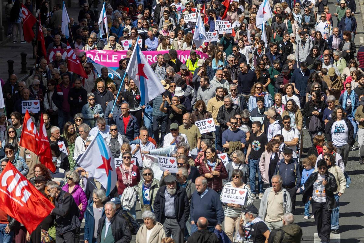 O galego inunda Santiago nun 17 de maio de reivindicación e festa: "Begoña Caamaño tería estado aquí con nós"