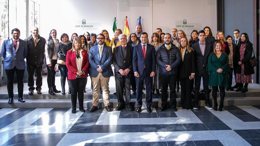 Moreno recibe a venezolanos en Andalucía y apoya a Juan Guaidó