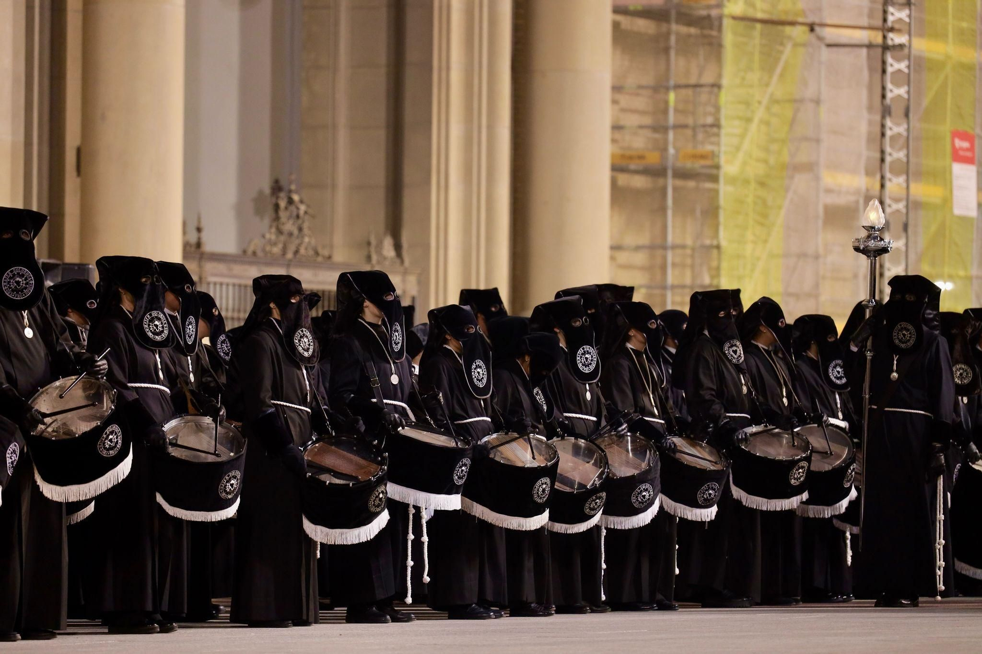En imágenes | Zaragoza se conmueve con el 'Encuentro' de Jesús del Calvario y la Virgen de los Dolores