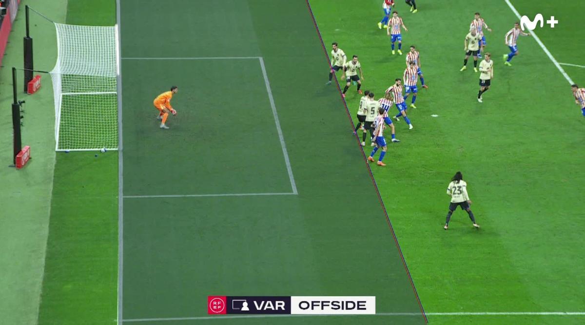 Revisión del VAR en el gol de Cubarsí
