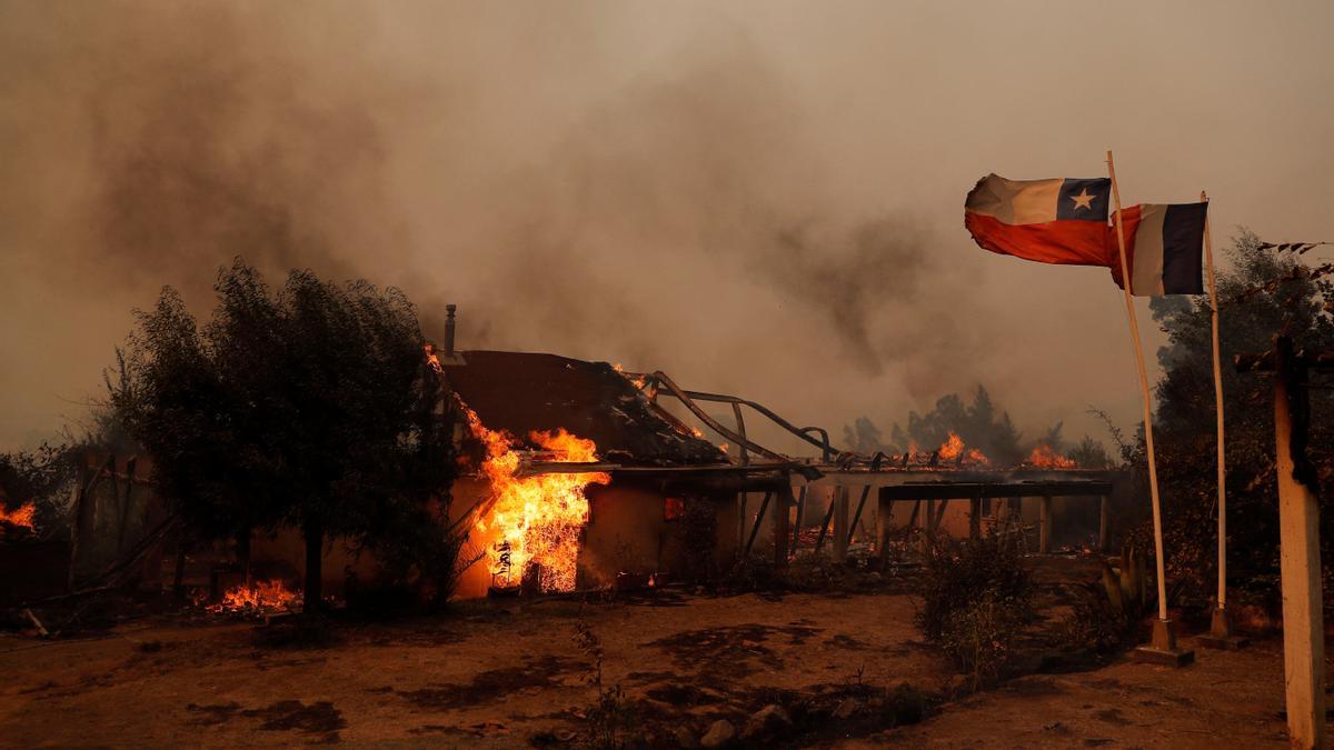 Los incendios que arrasan Chile dejan ya más de 20 muertos