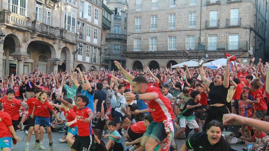 La UD Ourense celebrará el ascenso en la Praza Maior: lágrimas de felicidad donde hace 12 años fueron de tristeza