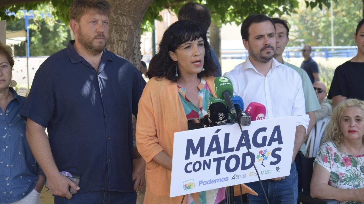 Alberto Garzón junto a la candidata a la alcaldía de Con Málaga, Toni Morillas.