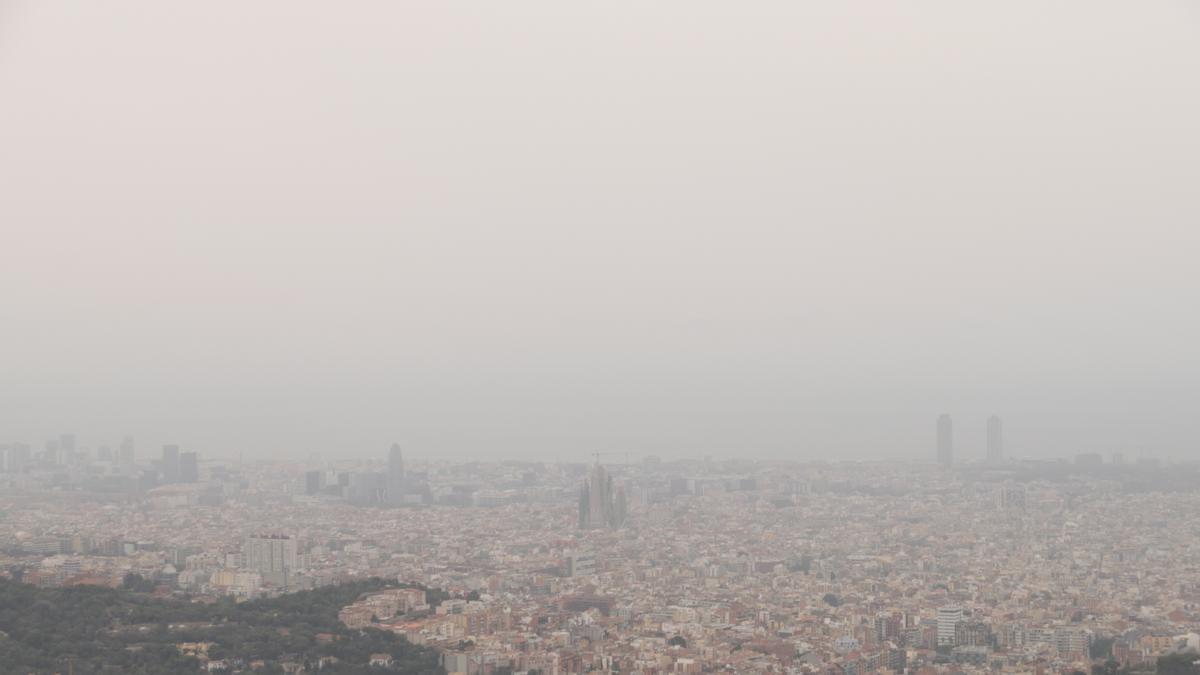 Polvo en suspensión sobre Barcelona, el 21 de junio del 2023
