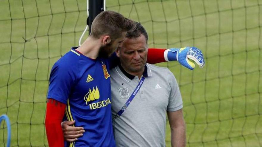 De Gea y Cota, en un entrenamiento en Francia. // Efe