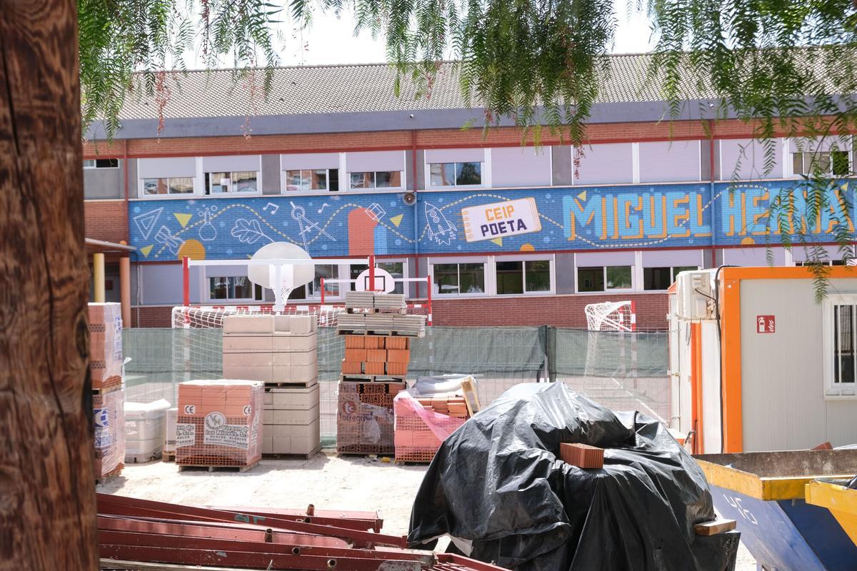 ELDA. OBRAS NUEVO GIMNASIO EN EL COLEGIO MIGUEL HERNANDEZ DE ELDA, PLAN EDIFICANT, OBRA, COLEGIOS, EDUCACION