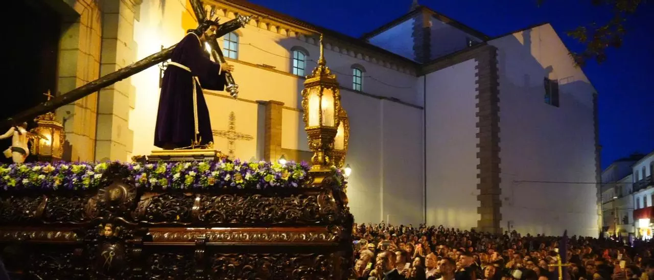 Los pueblos disfrutan de un Martes Santo grande tras el parón de la pandemia y la lluvia de 2022