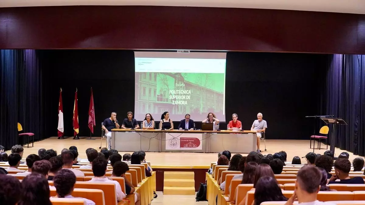 La Escuela Politécnica de Zamora abre sus puertas al nuevo curso rozando los mil alumnos