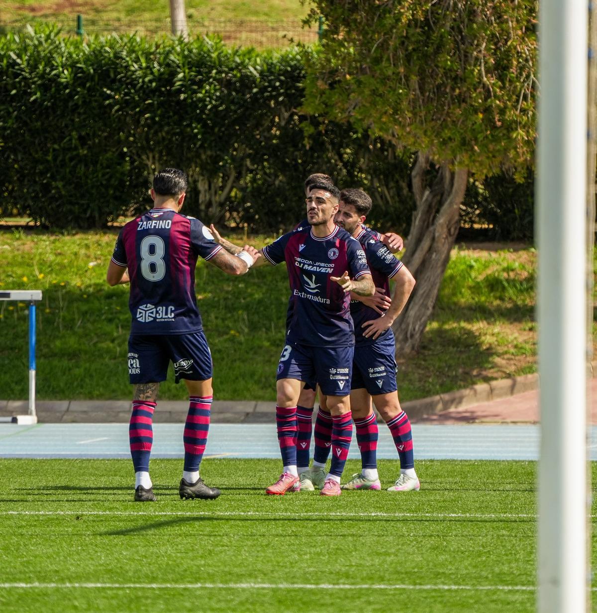 Dieguito celebra uno de sus goles en Almería.