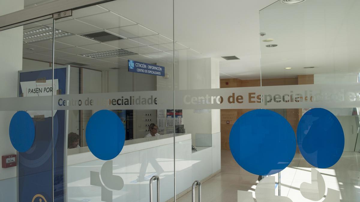 Acceso al Centro de Especialidades de Benavente.