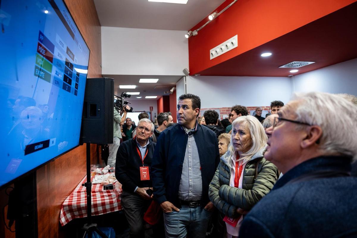 En imágenes | El PSOE de Pilar Alegría reacciona a los resultados electorales En imágenes | El PSOE de Pilar Alegría reacciona a los resultados electorales
